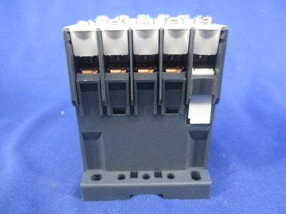 コンタクター 電磁接触器 LP1K06106BD