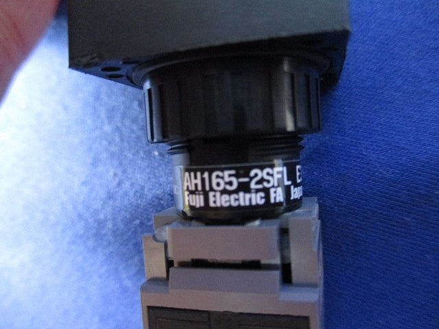 φ16照光押しボタンスイッチ(3個入)(赤) AH165-2SFL