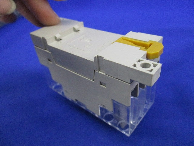 表面接続ソケット DC24V(キズ・汚れ有) P7SA-14F-ND