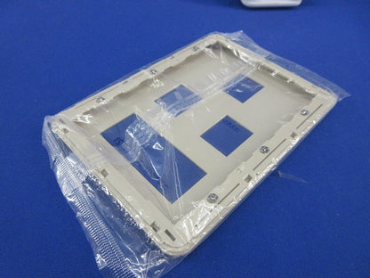 コンセントプレート3連用(4個入)(ベージュ)(新品未開封) WTF7086