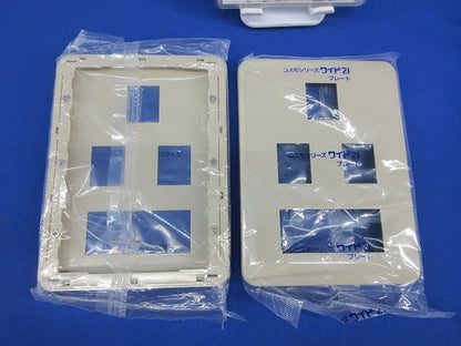 コンセントプレート3連用(4個入)(ベージュ)(新品未開封) WTF7086