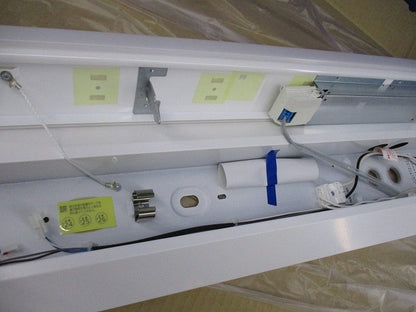 LED非常用ベースライト 階段通路誘導灯(昼白色)(24年製) NNCF42135LE9