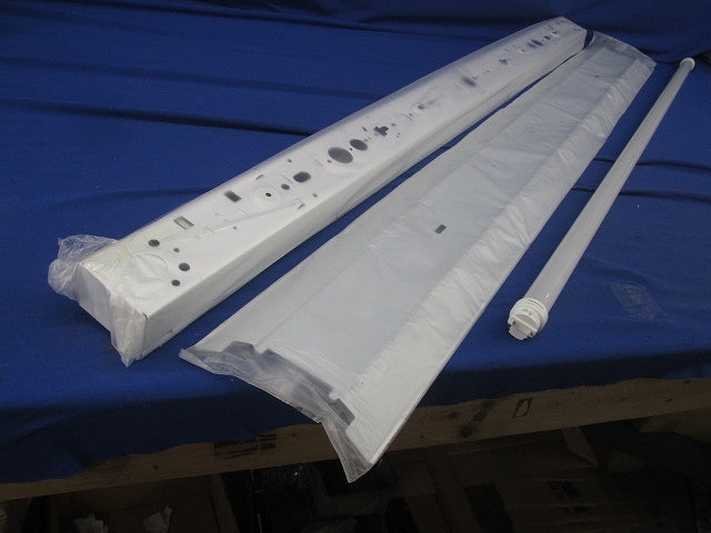 LEDランプベースライト(ランプ1台不足)(箱違い) NNF42230LE9+LDL40S･N/14/26