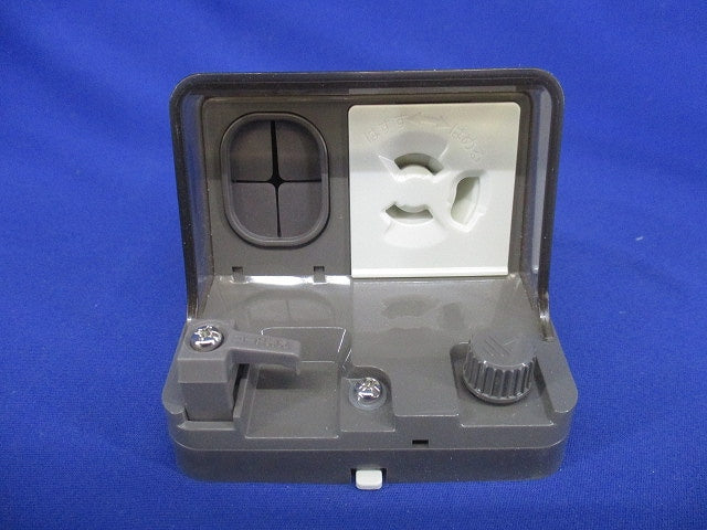 フル接地防水コンセント 入線機能付 抜け止め式・アースターミナル付 露出・埋込両用 ブラウン WK41049A