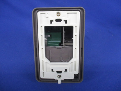 フル接地防水コンセント 入線機能付 抜け止め式・アースターミナル付 露出・埋込両用 ブラウン WK41049A