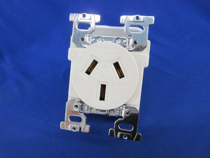 3P30A埋込コンセント WF1330K