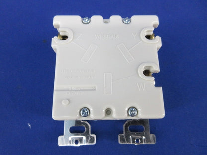 3P30A埋込コンセント WF1330K