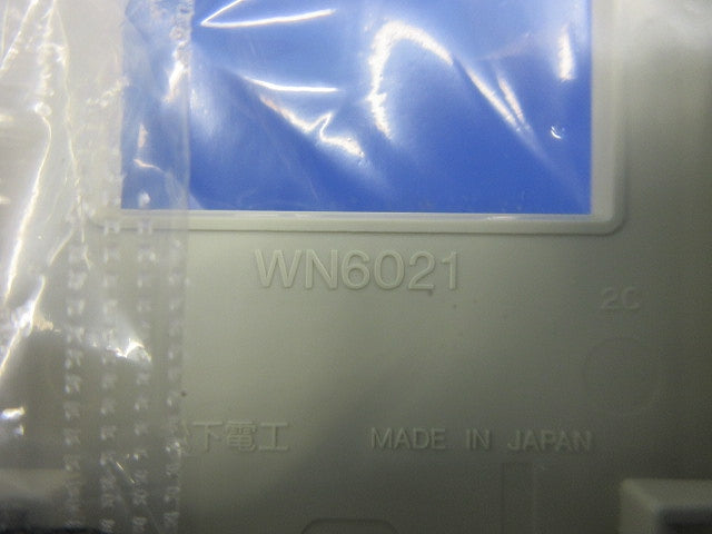 モダン角型埋込コンセントプレート(13枚入)(ミルキーホワイト) WN6021