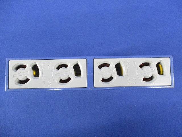 アクセスフロア用コンセント4コ口(テプラ痕有) ME8611