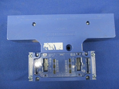 アクセスフロア用コンセント4コ口(テプラ痕有) ME8611