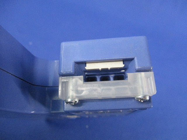 アクセスフロア用コンセント4コ口(テプラ痕有) ME8611