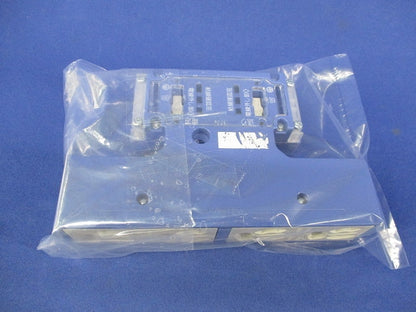 アクセスフロア用コンセント4コ口(テプラ痕有) ME8611