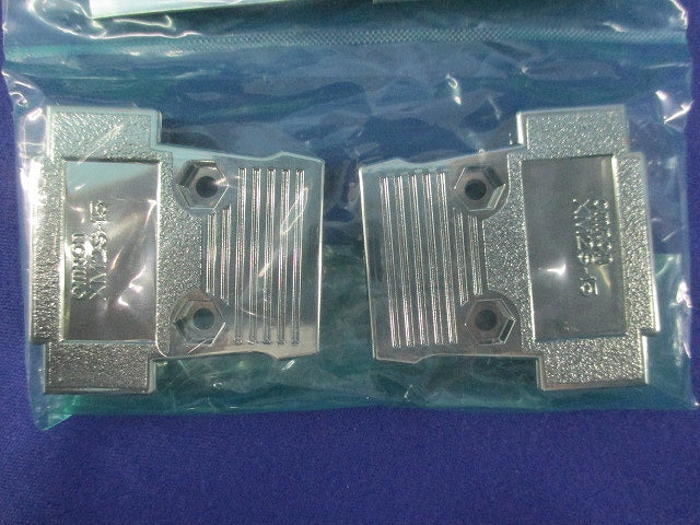 Dサブコネクタ組立式フード(31個入) XM2S-1513