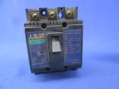 ノーヒューズブレーカ3P5A(ジャンク品) NF30-CB