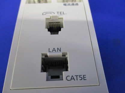 埋込マルチメディアコンセント(ホワイト) WTF1682W