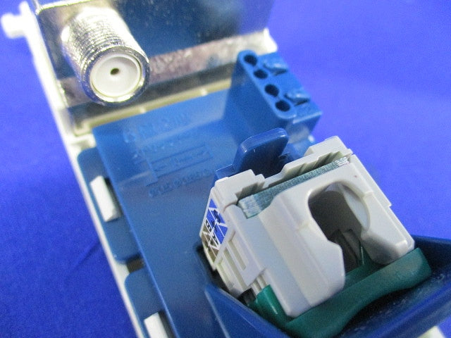 埋込マルチメディアコンセント(ホワイト) WTF1682W