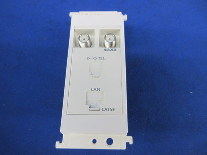 埋込マルチメディアコンセント(ホワイト) WTF1682W