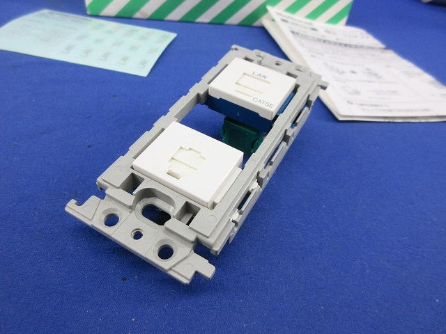 埋込(マルチメディア)コンセント(CATE5E･6極2心)(5個入)ホワイト WTF16216