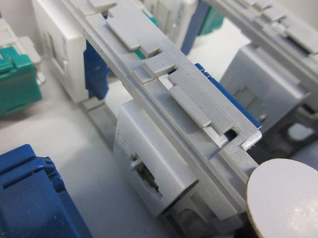 埋込(マルチメディア)コンセント(CATE5E･6極2心)(5個入)ホワイト WTF16216