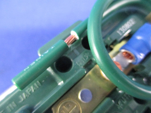 埋込アース付ダブルコンセント WN1518