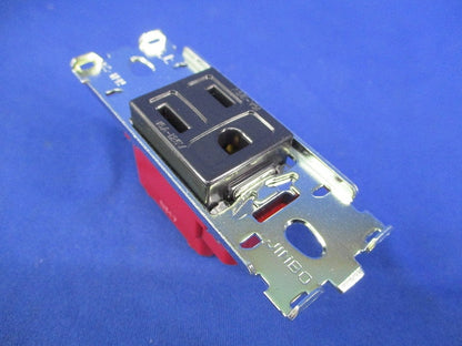 NKシリーズ家具・機器用接地コンセントセット1口(撮影のため開封) KAG-1511