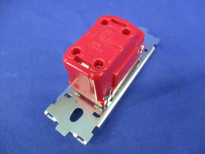 NKシリーズ家具・機器用接地コンセントセット1口(撮影のため開封) KAG-1511