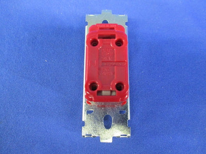 NKシリーズ家具・機器用接地コンセントセット1口(撮影のため開封) KAG-1511