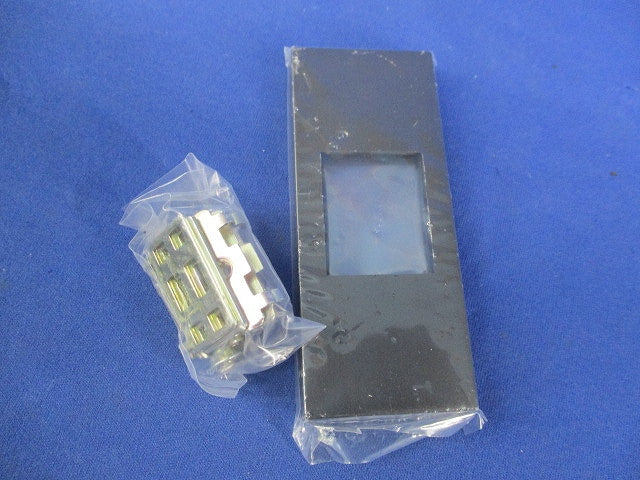 NKシリーズ家具・機器用接地コンセントセット1口(撮影のため開封) KAG-1511