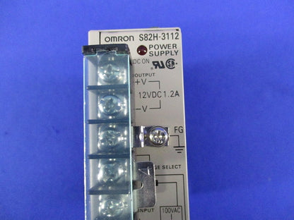 スイッチング・パワーサプライ(汚れ有) S82H-3112