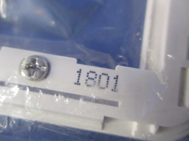 スイッチプレート3連用(10枚入)(ホワイト)(新品未開封) WTC7103