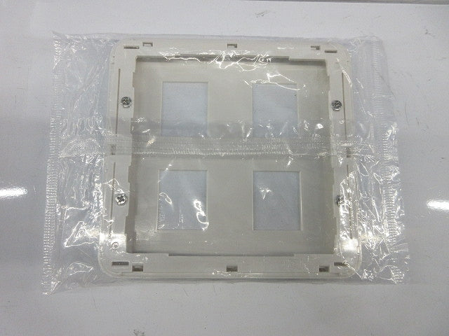 コンセントプレート4コ用(10枚入)(ホワイト)(新品未開封) WTF7004