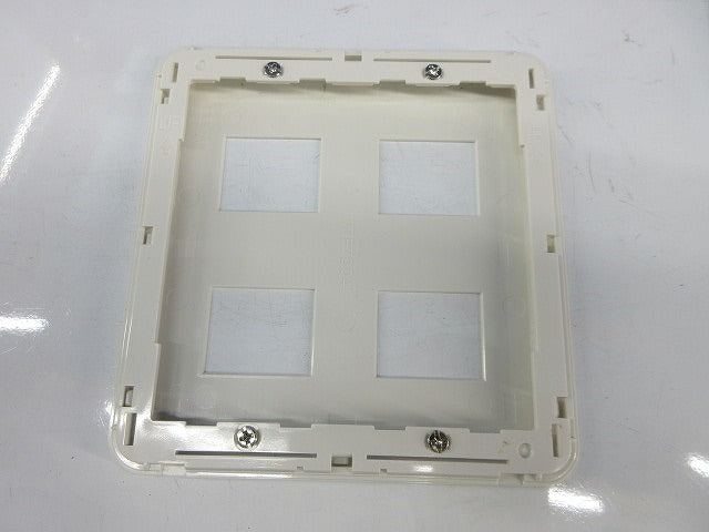 コンセントプレート4コ用(10枚入)(ホワイト) WTF7004