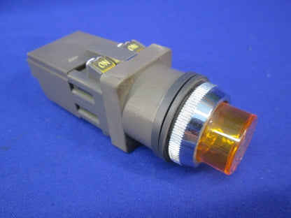 φ30照光押ボタンスイッチ(橙) 型番不明