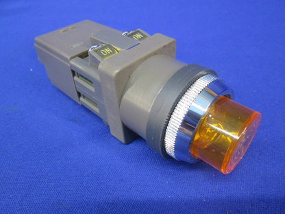 φ30照光押ボタンスイッチ(橙) 型番不明