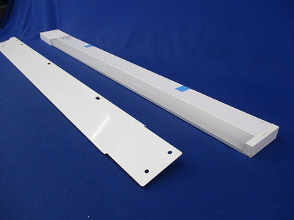 LEDスリムライン照明(温白色)(電源投入タイプ)(キズ・汚れ有) LGB50817LE1