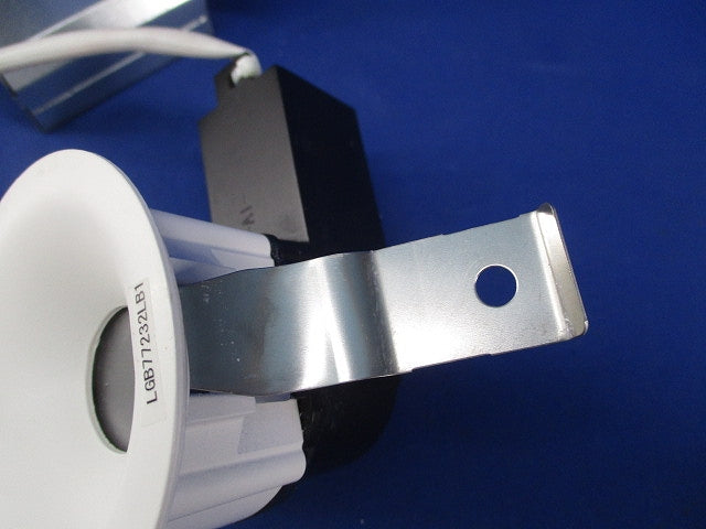 LEDダウンライトφ75(電球色)(キズ・汚れ有) LGB77232LB1