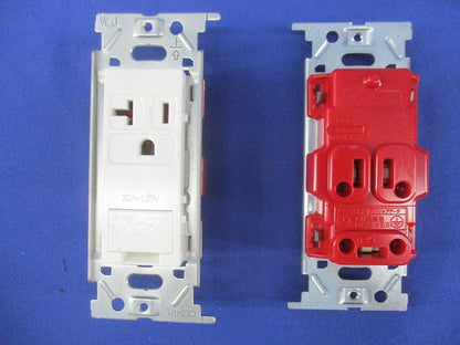 埋込アースターミナル付コンセント(8個入)(ピュアホワイト)(キズ・汚れ有) JEC-BN-LIGE