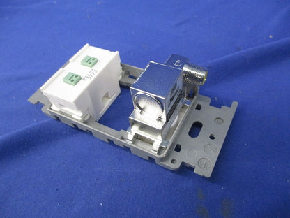 マルチメディアコンセント(2セット入) AV-U2S7L