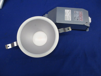 LEDダウンライトφ125(電球色)(キズ・汚れ有) AD49592L
