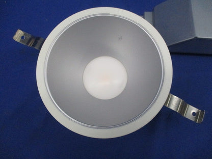 LEDダウンライトφ125(電球色)(キズ・汚れ有) AD49592L