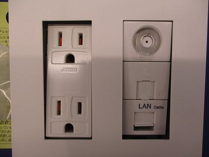 マルチメディアコンセントセット(ピュアホワイト) AV-U2S7L他