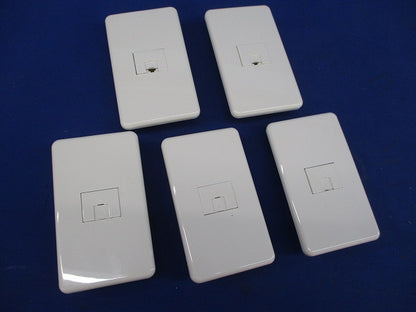 埋込モジュラージャック(取付枠・プレート付)(5組入)(ピュアホワイト) WUJ2他