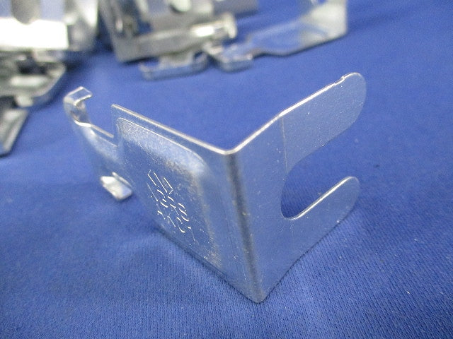 二重天井用金具 クリップ(70個入) AKC1