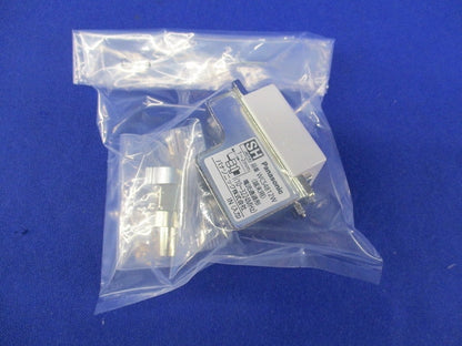 埋込高シールドテレビコンセント 端末用(電流通過形)(セラミックホワイト) WCS4812W