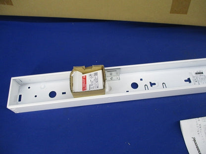 LEDベースライト 非常用照明器具(本体のみ)(22年製)(撮影のため開封) NNLG41109