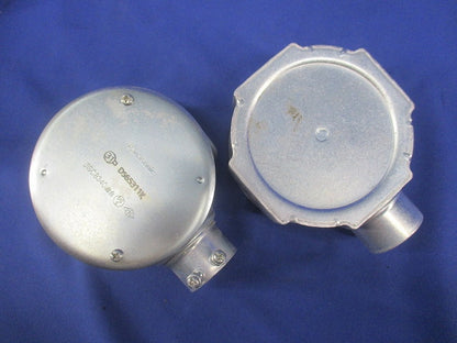 ねじなし丸型露出ボックス1方出(2個入)(キズ・汚れ有) DS65311K