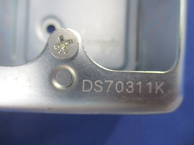 ねじなし露出スイッチボックス・ねじなしユニバーサルセット(混在2個入)(キズ・汚れ有) DS70311K他