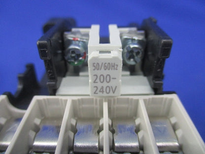 電磁接触器200V(キズ・汚れ・テプラ痕有) S-T12