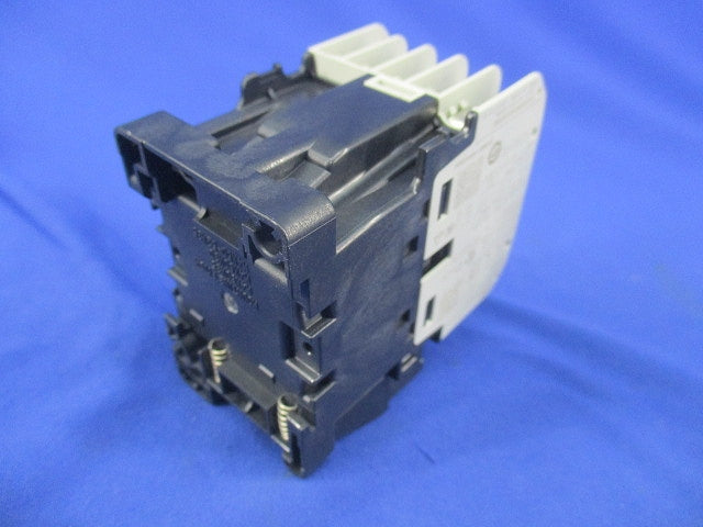 電磁接触器200V(キズ・汚れ・テプラ痕有) S-T12