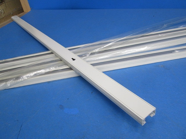 スライドコンセント(4本入)(ビス2個不足)(白) AEE0211E